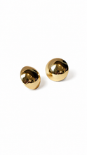 Carregar imagem no visualizador da galeria, Brinco meia esfera banhando a ouro 18k
