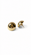 Carregar imagem no visualizador da galeria, Brinco meia esfera banhando a ouro 18k
