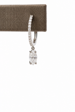 Carregar imagem no visualizador da galeria, Argola em prata 925 com banho de ródio Moissanite e navete Moissanite 2,41cts
