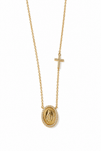 Carregar imagem no visualizador da galeria, Colar em prata 925 com banho de ouro 18k cruz lateral nossa senhora das graças oval em Moissanite volta
