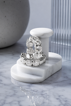 Carregar imagem no visualizador da galeria, Argola em prata 925 com banho de ródio solitários em Moissanite 4,25mm
