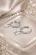 Argola em prata 925 com banho de ródio Moissanite e navete Moissanite 2,41cts