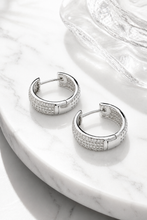 Carregar imagem no visualizador da galeria, Argola em prata 925 com banho de ródio pavê em Moissanite 1,51cts
