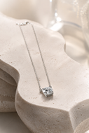 Colar em prata 925 com banho de ródio solitário 8mm 2,00cts em Moissanite