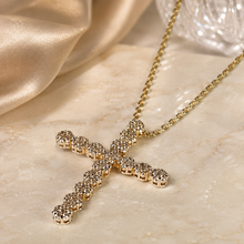 Carregar imagem no visualizador da galeria, Colar em prata com banho de ouro 18k pingente cruz com Zirconias
