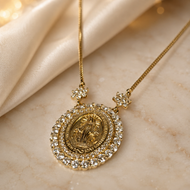 Colar em prata 925 com banho de ouro 18k nossa senhora das graças com 2 voltas em Zirconias