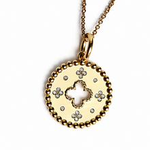 Carregar imagem no visualizador da galeria, Colar em prata 925 com banho de ouro 18k com pingente em trevo com Zirconias
