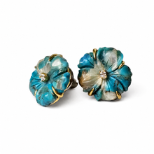 Carregar imagem no visualizador da galeria, Brinco em prata 925 com banho de ouro 18k flor em turquesa com madrepérola
