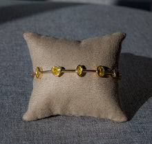 Carregar imagem no visualizador da galeria, Pulseira em prata 925 com banho de ouro 18K e Zirconias tom yellow fancy
