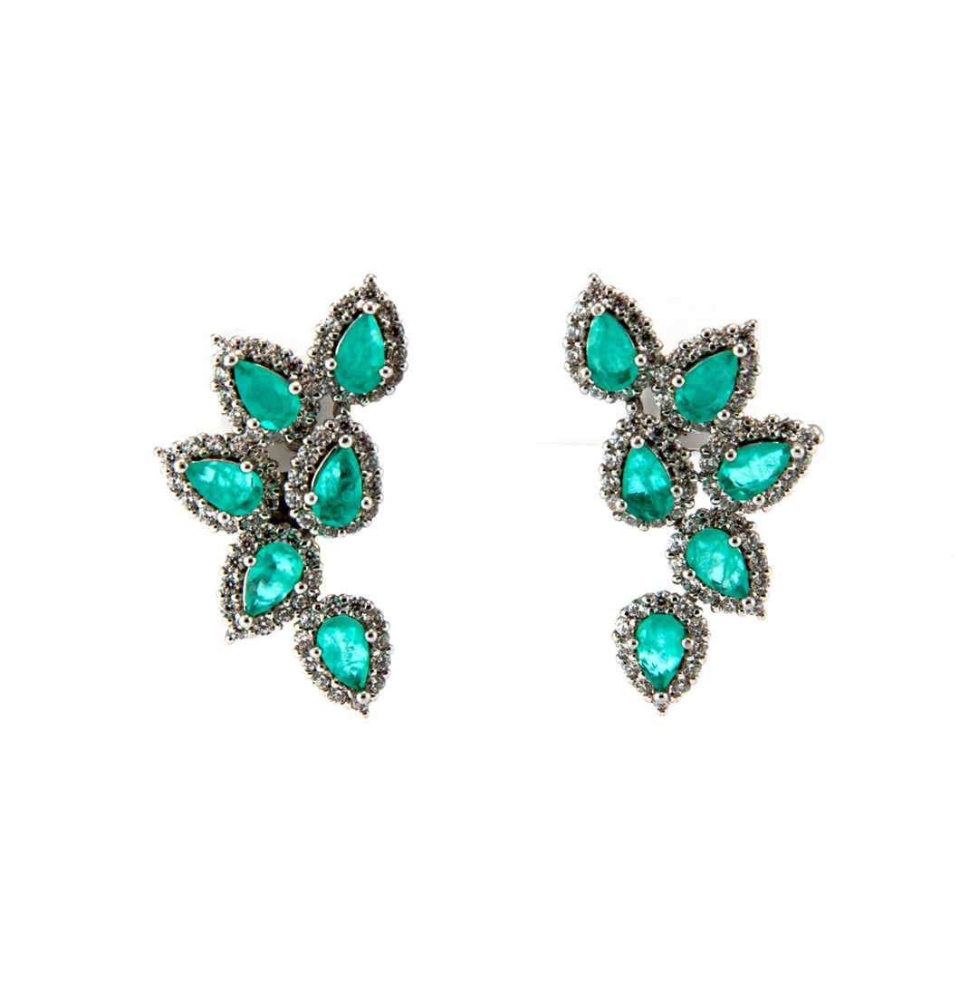 Brinco ear cuff em prata 925 com banho de ródio, Zirconias tom esmeralda colombiana