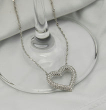 Carregar imagem no visualizador da galeria, Colar em prata 925 com banho de ródio e Zirconias coração vazado
