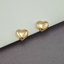 Carregar imagem no visualizador da galeria, Brinco banhado a ouro 18k coração P liso
