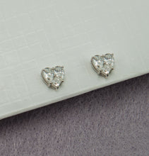 Carregar imagem no visualizador da galeria, Brinco em prata 925 banhado a ródio coração em Moissanite
