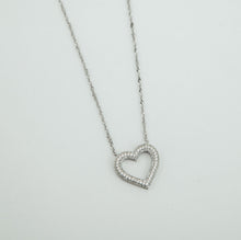 Carregar imagem no visualizador da galeria, Colar em prata 925 com banho de ródio e Zirconias coração vazado
