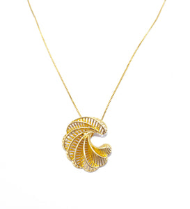 Colar banhado a ouro 18K, meio leque vazado