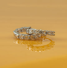 Carregar imagem no visualizador da galeria, Argola em prata com banho de ródio , moissanites 3mm, 2,40cts
