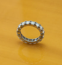 Carregar imagem no visualizador da galeria, Aliança inteira em prata com banho de ródio , Moissanite 4mm , 3,95cts
