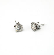 Brinco solitário em prata com banho de ródio , Moissanite 8mm, 2cts