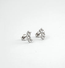 Carregar imagem no visualizador da galeria, Ear cuff em prata 925 com banho de ródio e Zircônias
