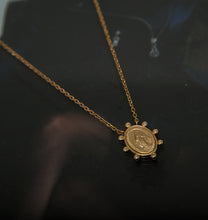 Carregar imagem no visualizador da galeria, Colar em prata 925 com banho de ouro 18k nossa senhora das graças oval
