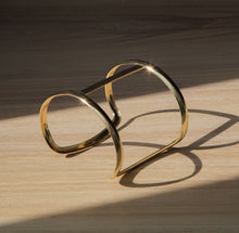 Carregar imagem no visualizador da galeria, Bracelete vazado banhado a ouro 18k
