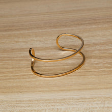 Carregar imagem no visualizador da galeria, Bracelete banhado a ouro 18K contorno
