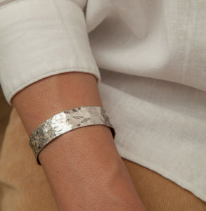 Bracelete banho de rodio martelado