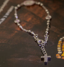 Carregar imagem no visualizador da galeria, Pulseira prata 925 com banho de ródio nossa senhora das graças oval, Zirconias kunzita  em volta
