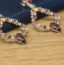 Carregar imagem no visualizador da galeria, Brinco banhado a ródio , cristais de ametista, kunzita e berilo
