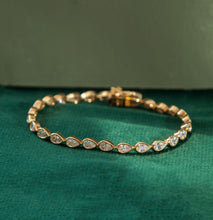 Carregar imagem no visualizador da galeria, Pulseira riviera em prata 925 com banho de ouro 18k gotas cravação inglesa
