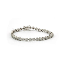 Carregar imagem no visualizador da galeria, Pulseira em prata 925 com banho de ródio mini flores Zirconias
