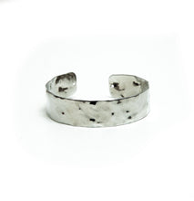 Carregar imagem no visualizador da galeria, Bracelete banho de rodio martelado
