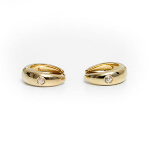 Argola lisa banhada a ouro 18k com 1 zirconia