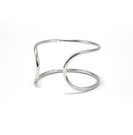 Bracelete aberto curva banhado a rodio
