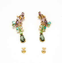Carregar imagem no visualizador da galeria, Brinco banhado a ouro 18k com cristais coloridos
