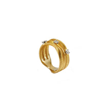 Carregar imagem no visualizador da galeria, Anel em prata 925 banhado a ouro 18K com zirconias
