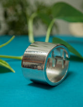 Carregar imagem no visualizador da galeria, Bracelete largo banhado a rodio
