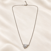 Carregar imagem no visualizador da galeria, Colar em prata com banho de ródio com gota lateral em Moissanite

